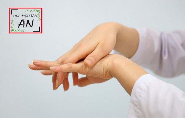 đau nhức mỏi chân tay phải làm gì