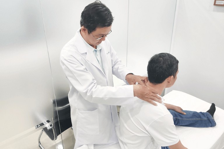 Bấm huyệt nên được thực hiện bởi bác sĩ có chuyên môn
