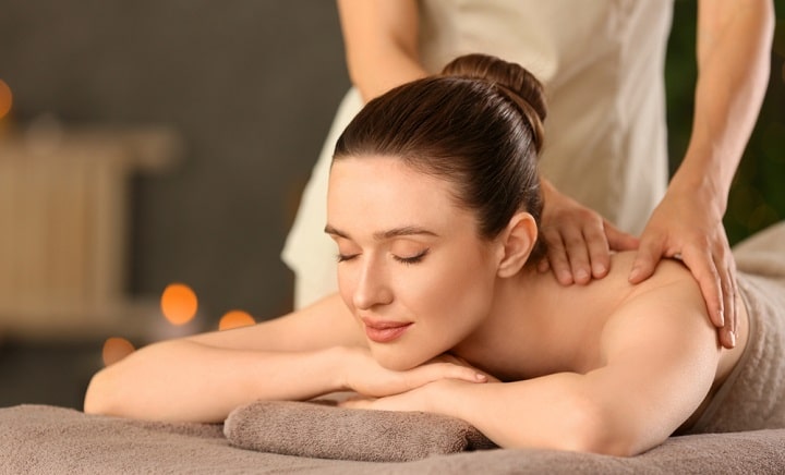 Massage body giúp cơ thể đào thải độc tố