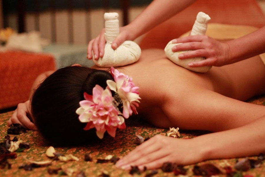 Massage y học cổ truyền tăng cường miễn dịch tự nhiên