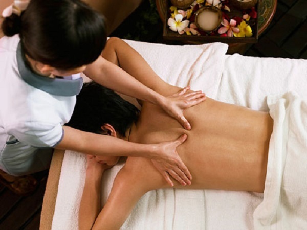 Chăm sóc khách hàng tận tình với nhiều phương pháp massage chất lượng