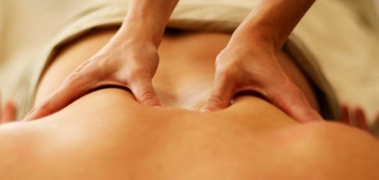 Massage là một trong những phương pháp trị liệu đau thắt lưng được sử dụng phổ biến
