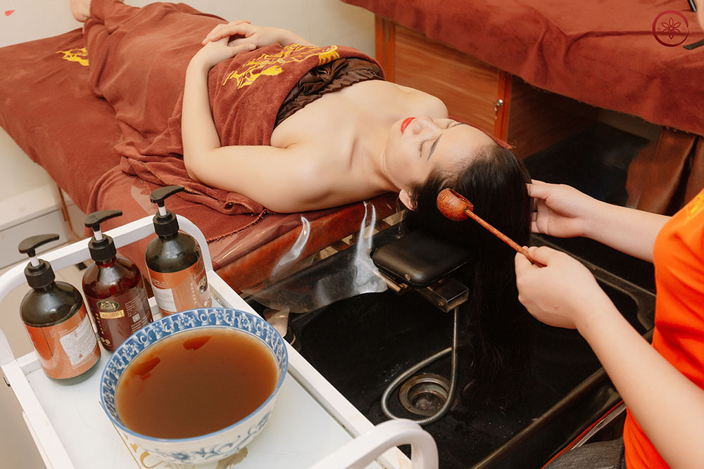 Đội ngũ kỹ thuật viên giàu kinh nghiệm trong dịch vụ gội đầu dưỡng sinh Trung Hoa
