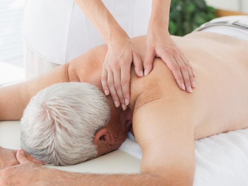 Massage toàn thân giúp giảm căng thẳng và hỗ trợ điều trị cao huyết áp