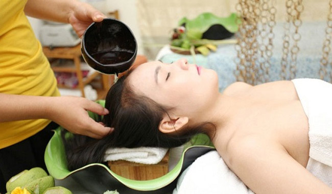 Gội đầu dưỡng sinh ở Hoa Mộc Tâm An giúp du khách thư giãn sau ngày dài tham quan, khám phá