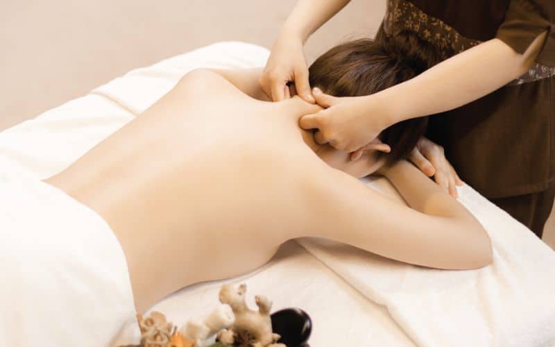 Massage bấm huyệt giúp thư giãn cơ thể và tinh thần