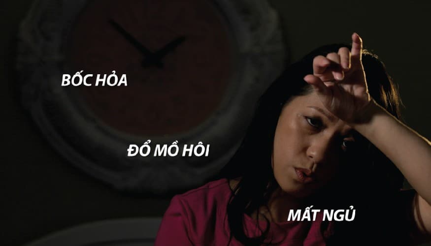 Bốc hỏa và đổ mồ hôi là triệu chứng phổ biến ở phụ nữ tiền mãn kinh