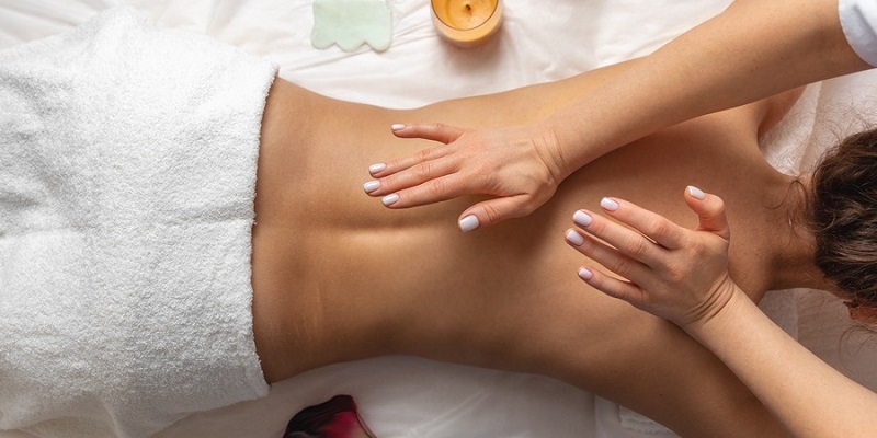 Quy trình thực hiện massage cổ vai gáy được thực hiện bởi chuyên gia có kinh nghiệm