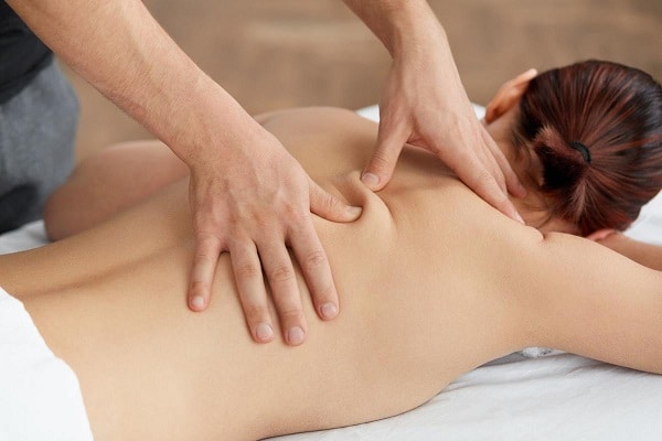 Massage chăm sóc sức khỏe cho vùng thắt lưng và eo