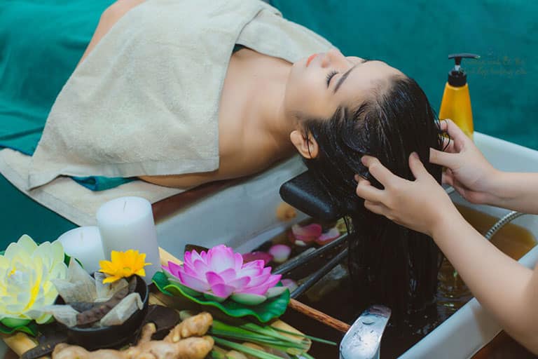 Gội đầu dưỡng sinh ngăn ngừa tình trạng tóc gãy, rụng cực kì hiệu quả