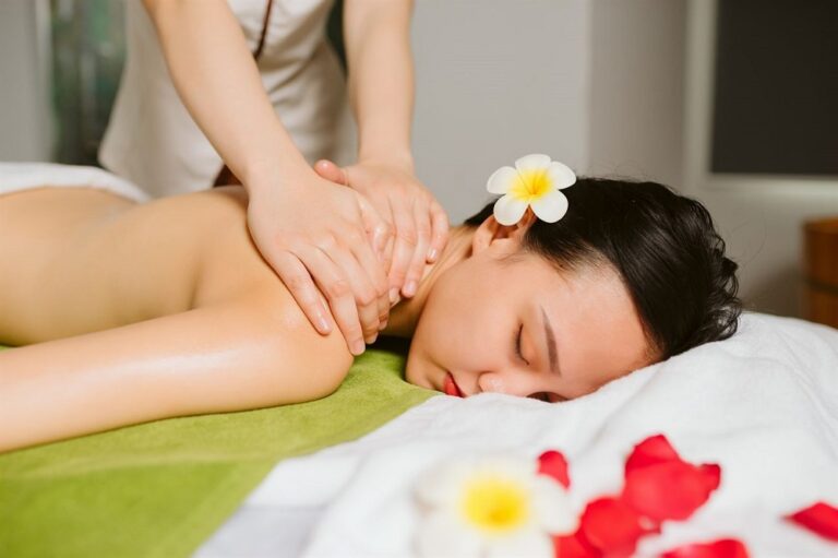Massage body Trung Hòa góp phần đào thải và giải độc tố bên trong cơ thể ra ngoài